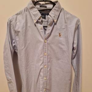 Fin ralph lauren skjorta, köpt i ralph laurens butik i USA.  Storlek 4 (34-36)