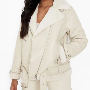 Aviator jacka beige - Helt ny jacka, oanvänd, sälj pga storlek