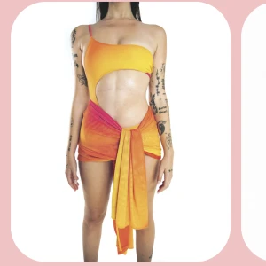 Kylie Jenner sarong -oanvänd  - Sarong i ombre färg. Tunnt och skönt material. Råkade beställa hem dubbla set från USA så säljer det ena.