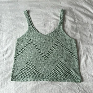 Topp - Superfin stickad topp som aldrig kommit till användning så fortfarande nyskick. Den är från märket JDY men tror att den är köpt på zalando:)