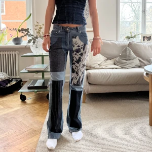Coola jeans!  - Sjukt cooola jeans!😍😍 MIDJEMÅTT:72cm INNERBENSLÄNGDEN:75cm