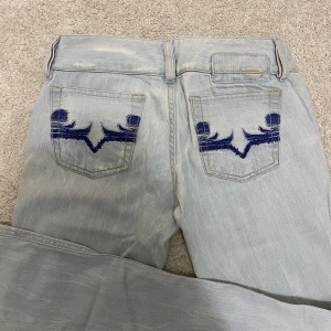 Diesel industry jeans - TRYCK INTE PÅ KÖP NU KNAPPEN!  Älskar dessa jeans men dem är tyvärr för små för mig🤍dem har jättefina fickor både bak och fram vilket gör dem väldigt speciella🫶🏼 