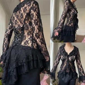 Poizen industries spetstopp - Märke: Poizen industries Storlek: Passar S & M. Möts i stockholm eller fraktar 🖤