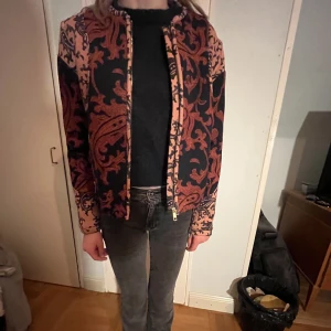 Unik jacka - Skitcool unik jacka köpt på second hand men är i nyskick