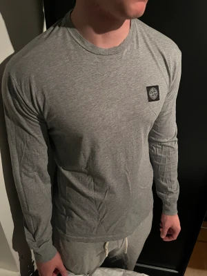 Stone island - I stort sätt ny skick Köpt på ni i Göteborg  Ny pris 1300 Pris diskuteras!