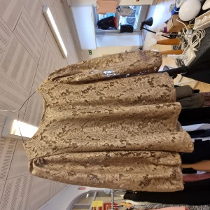 Blus  - Söt champagnefärgad blus. 