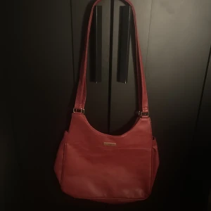 Röd väska - En jätte snygg röd väska!