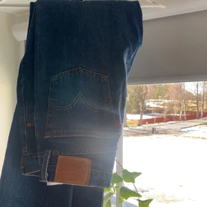 Levis 501 jeans - Säljer dessa snygga jeans då dom ej passar mig längre. Storleken är 28/30 och är i ett bra skick