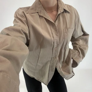 Vintage Skjorta workwear brun/beige - Skjorta i tjockare material, i superfint skick. skriv gärna för mer info. 