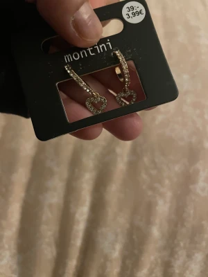 Nya örhängen  - Nya 