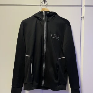 Hugo boss kofta - Storlek large passar medium 