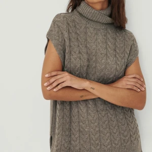 Stickad väst - Stickad väst från Nakd, storlek S, aldrig använd🫶 nypris 299💗