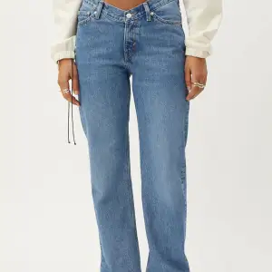 Supersnygga jeans i bra skick!! Modellen twin från Weekday.