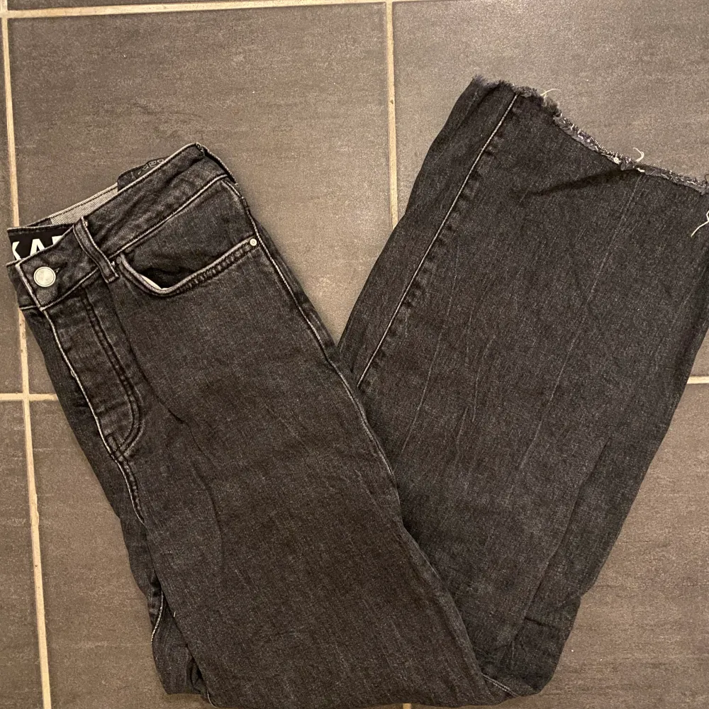 Superfina jeans från karve, raka i benen, dock  lite för små för mig så säljer 💕 150kr+frakt . Jeans & Byxor.