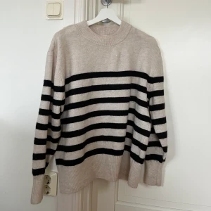 Randig tröja - Jättefin randig tröja! Storlek M men passar S också! 💕