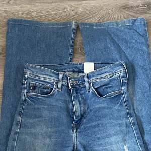 bootcut jeans  - köpt på secondhand, säljer pga att dem är för små👍stretchiga och jätte sköna 