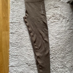 Tights Relode - Tights från Relode i storlek L. Lite liten i storleken så mer som en stor M. Använda ca 5 gånger, fint skick. 