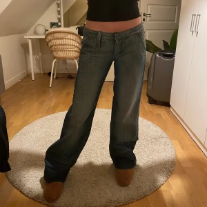 Vintage jeans! - Supersnygga vintage jeans som tyvärr inte passar mig. Storlek 42 på lapp men verkligen som XS/S