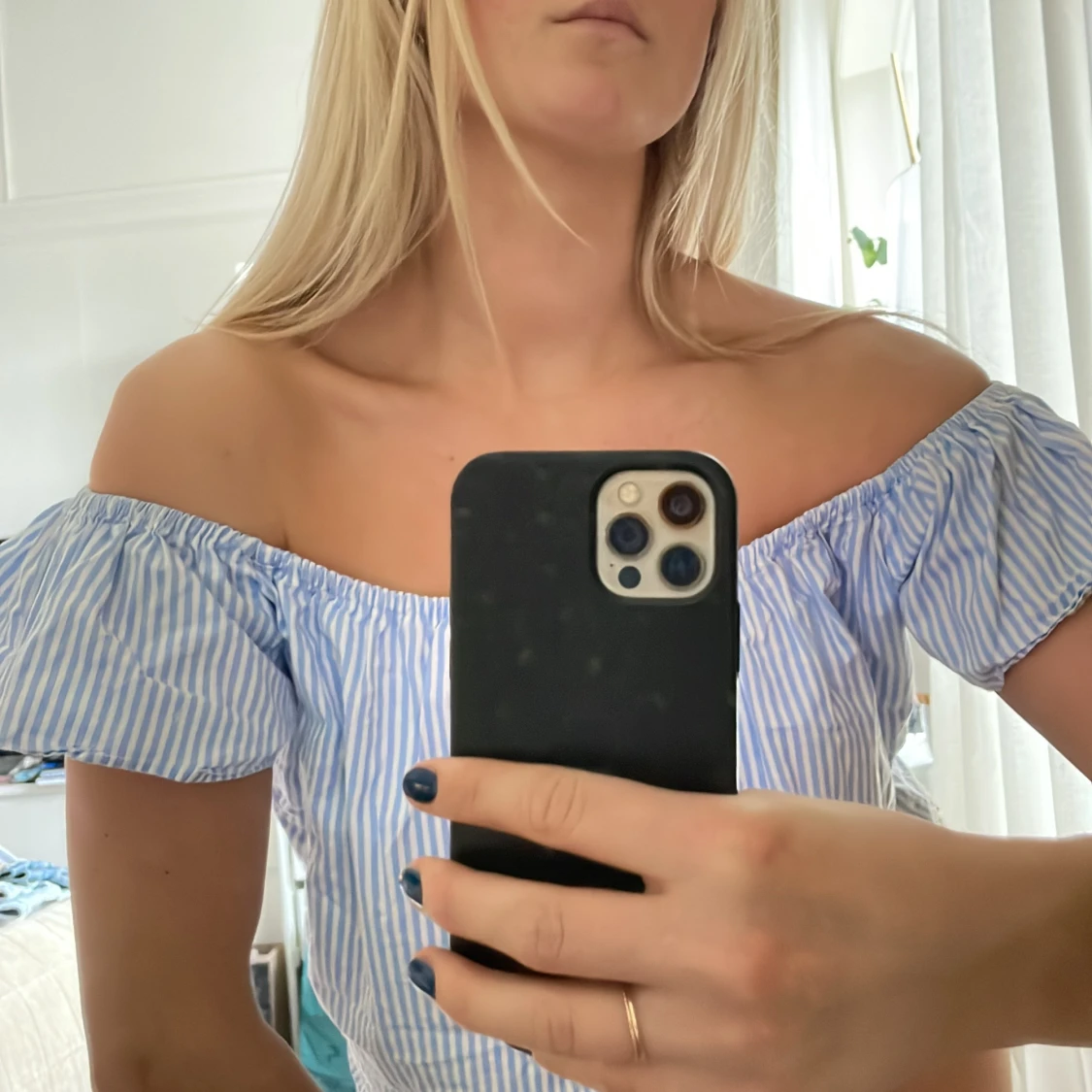 Supersöt offshlulder topp💙 - 90