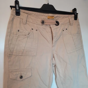 Vintage byxor - Vintage lågmidjade bootcut byxor från Stefanel som är i topp skick!!🦋Mått: midja:41 cm innerbenslängd:73 cm