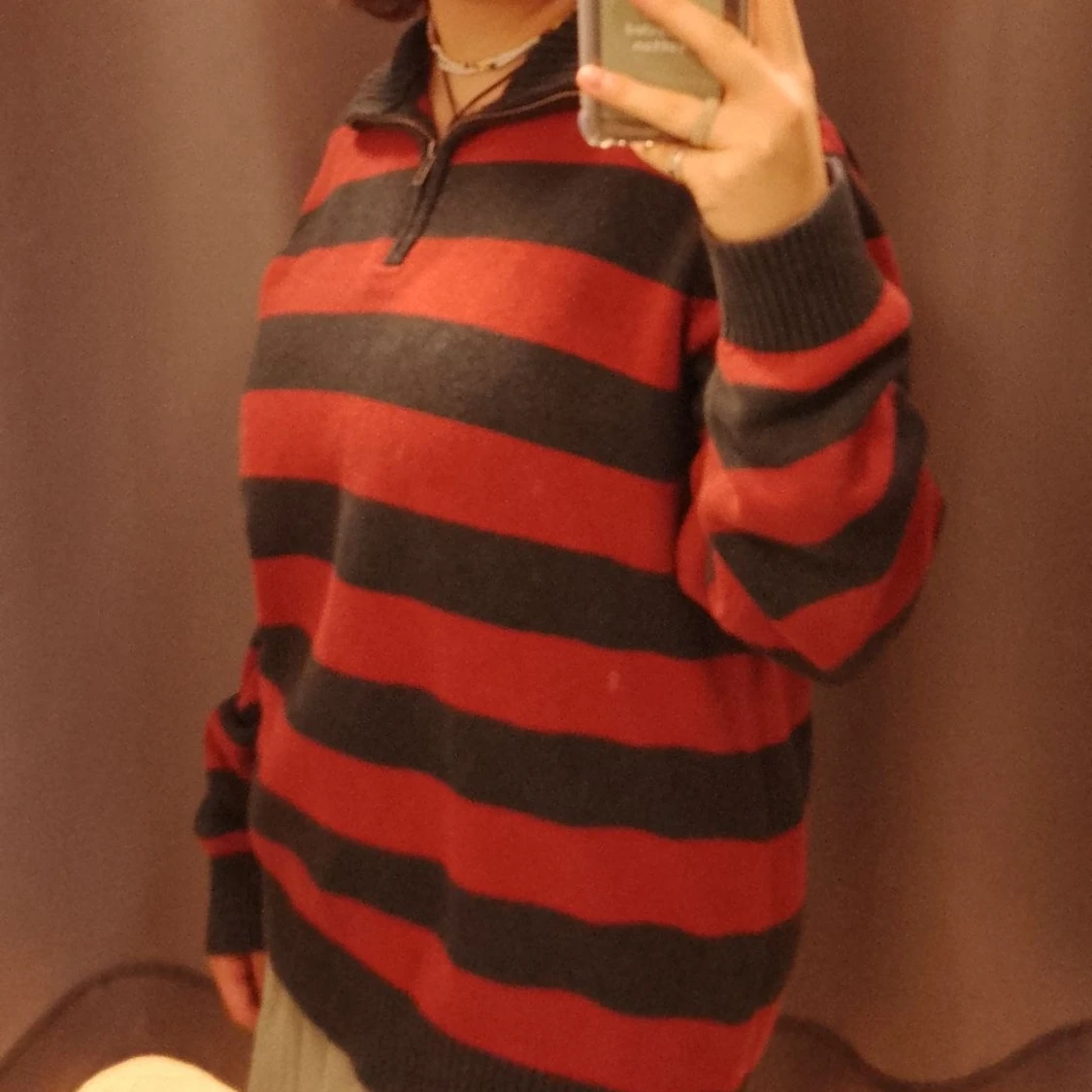 Randig stickad tröja med hög krage - 91