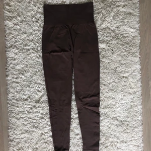 Träningsthights - Träningsthights från H&M i stl s Knappt använda