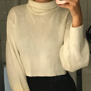 Vit turtleneck - En vit turtleneck tröja, helt oanvänd💞😊