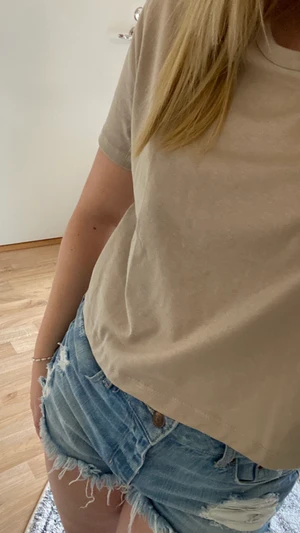 Tre tröjor❤️ - Plagg 1 - storlek s från lager 157 40kr + 12kr frakt Plagg 2 - storlek xs från h&m 40kr + 12kr frakt Plagg 3 - storlek xxl från h&m 50kr + 24kr frakt Allt kostar 150kr tillsammans inklusive frakt❤️   vid köp så pratar ni med mig så löser vi med swish❤️ 