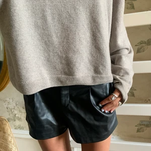 Zara shorts - Sjukt snygga lädershorts ( fake läder ) som passar till allt. Så coola ❤️