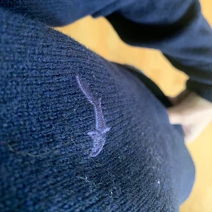 marinblå ull tröja - ull tröja, bra skick.