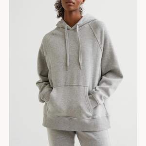 Säljer denna gråa hoodies från Hm, använd fåtal gånger, som ny. Storlek XXS men känns mer som en xs/s
