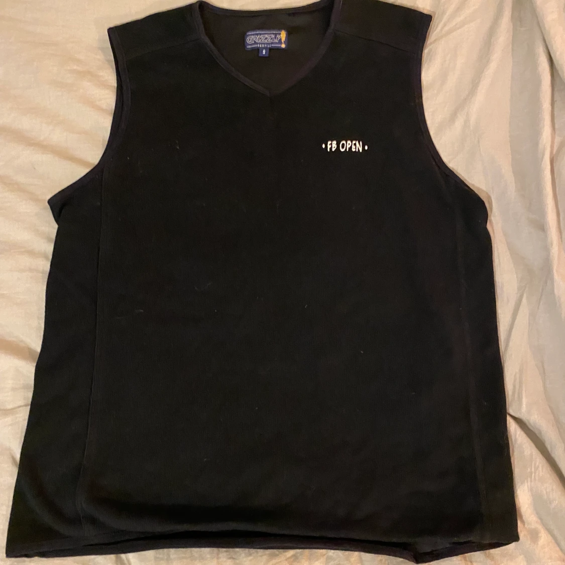 Oversized svart väst med hemligt fack på innersidan