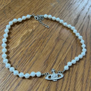 vivienne westwood halsband - inte äkta. fraktar (15kr) eller möts i stockholm (: