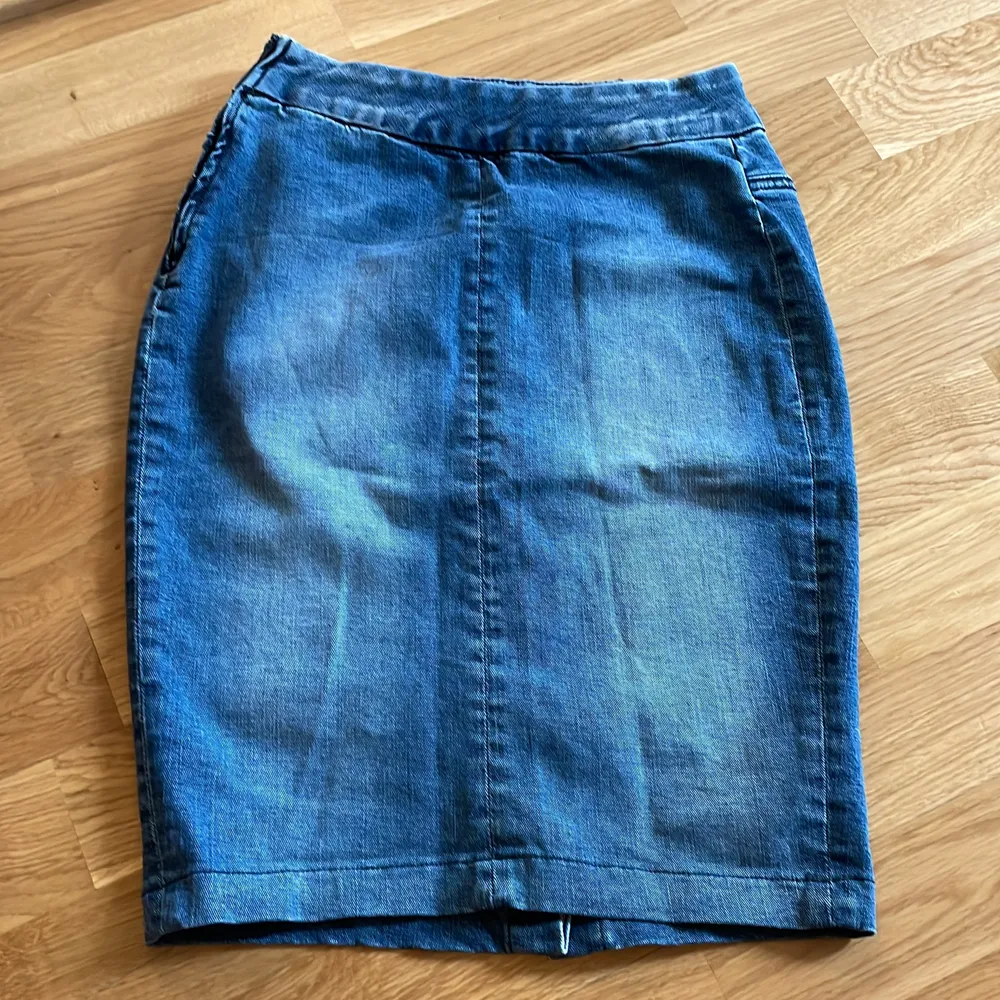 Jeans kjol Super high waist från CROCKER STOCKHOLM.  Storlek: XS  . Kjolar.