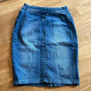 Jeans kjol - Jeans kjol Super high waist från CROCKER STOCKHOLM.  Storlek: XS  