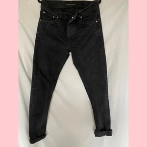 Nudie Jeans - black - ALLTID FRI FRAKT! skitsnygga jeans från nudie jeans. Storlek: 31/32 passform: slim