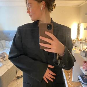 Oversized kavaj - Grå kavaj köpt på secondhand