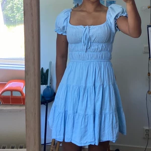 Urgullig sommarklänning!💗 - Urgullig sommarklänning i ljusblå färg!🦋🦋🦋🦋 