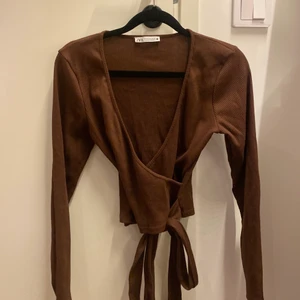 ZARA v-ringad omlott tröja, strl: S - Nyköpt tröja, gillade tyvärr inte passformen.