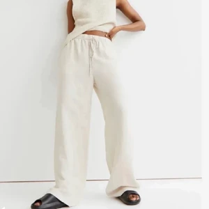 Linnebyxor  - Lägger ut dessa igen då det bara var massa oseriösa köpare sist, helt nya med prislapp från HM. Storlek M. tyvärr för stora på mig. Kan skicka fler bilder. 