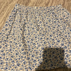 Kjol - Söt blommig kjol storlek xxs säljer för att jag inte använder kjolar från hm orginal pris 50 kr 