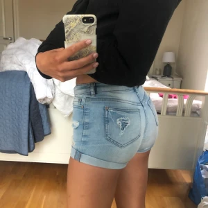 Jeansshorts  - Barnstorlek men passar mig som brukar ha XS