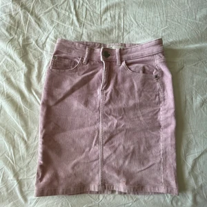 Lågmidjad kjol  - En rosalågmidjad kjol i Manchester tyg. 💕