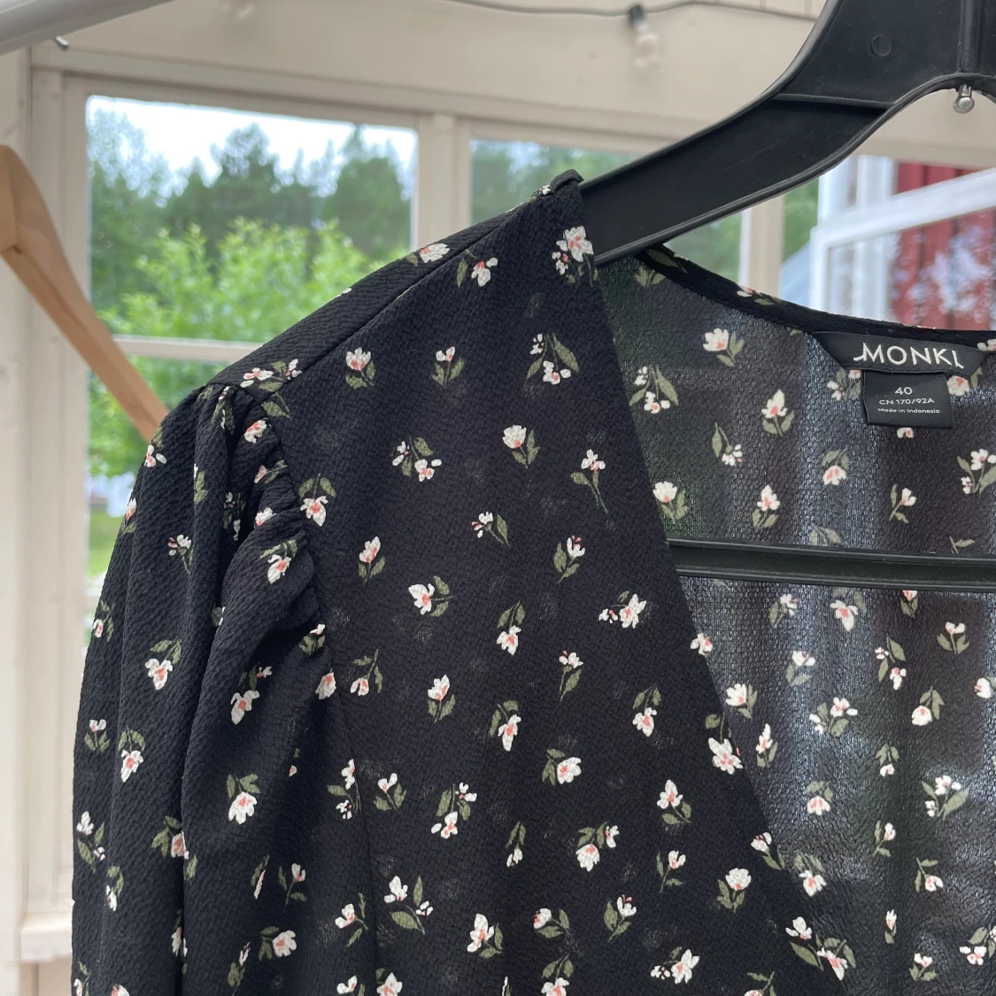 Blommig klänning stl 40 - 90