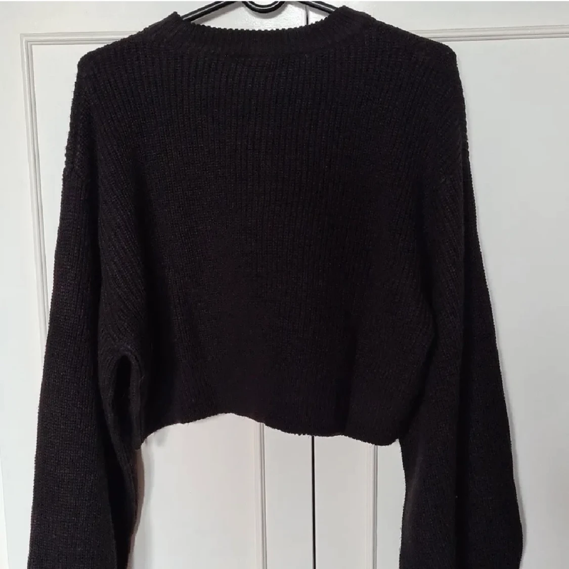 Lätt svart stickad tröja
