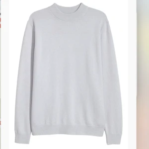 Kashmir tröja!!! - Säljer denna tröja från hm i 100% Kashmi, nypris ligger över 1000kr💕