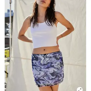 Säljer min supersöta kjol från urban outfitters!💕💕 Helt oanvänd! Säljer då jag inte tycker att den sitter bra på mig💕 Kjolen är samma som på de två första bilderna bara blå istället för lila💕 Köpt för 325kr
