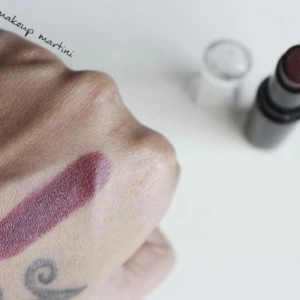 Nytt Megalast Lipstick "Cherry Bomb" - Helt nytt. Fraktsumman blir 10kr (frakt m frimärke) vid direkt swish till mig, välj ej Köp Nu isåfall. Samfraktar för minsta möjliga frakt kostnad för dig. Kontakta mig angående detta