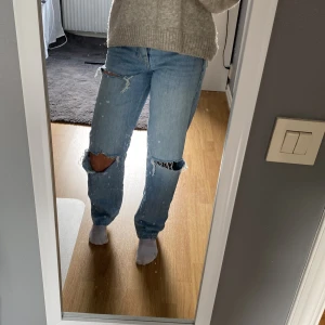 Gina jeans  - Säljer ett par jeans från Gina, på grund av att de är för små. Jeansen är i bra skick