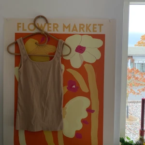 Beige märkeslinne - Använt fåtal gånger - fint skick (Passar också som strl M)